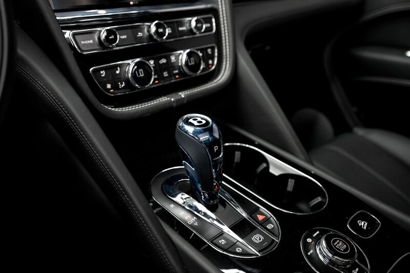 Used 2024 Bentley Bentayga AWD/4WD image 35