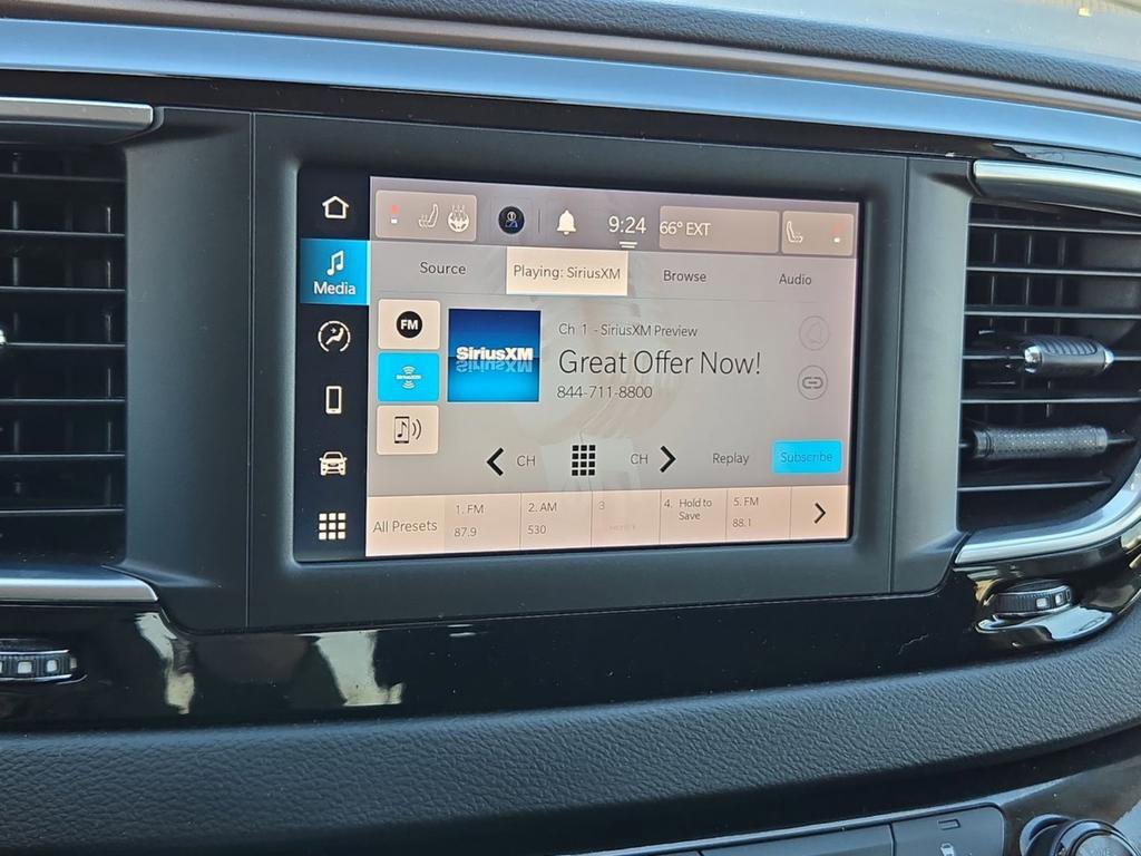 Used 2023 Chrysler Voyager LX image 27