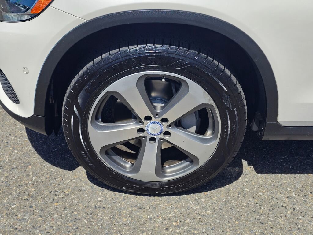 Used 2017 Mercedes-Benz GLC 300 4MATIC image 9