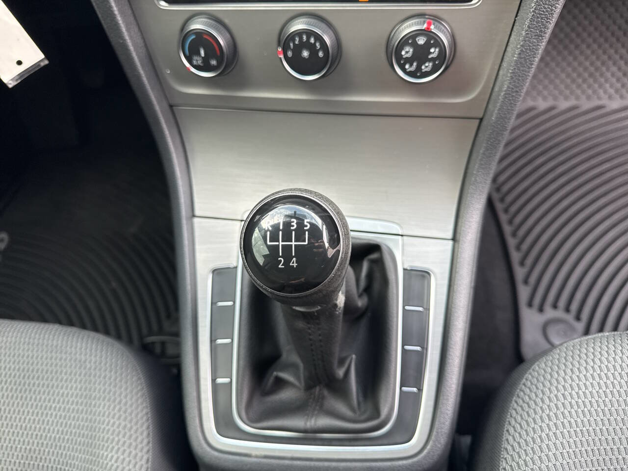 Used 2015 Volkswagen Golf Launch Edition image 20