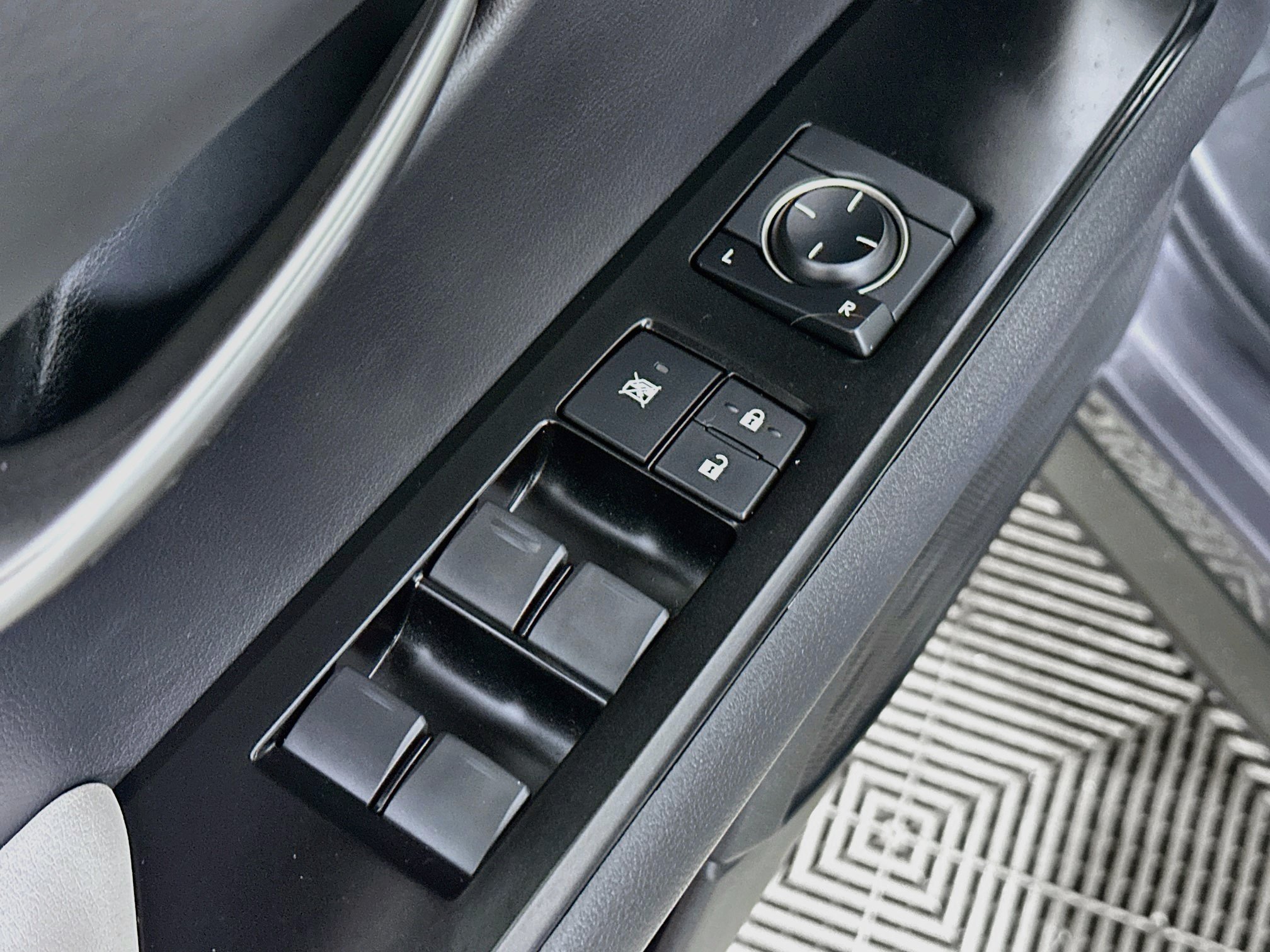 Used 2024 Lexus UX 250h AWD w/ Premium Package image 17