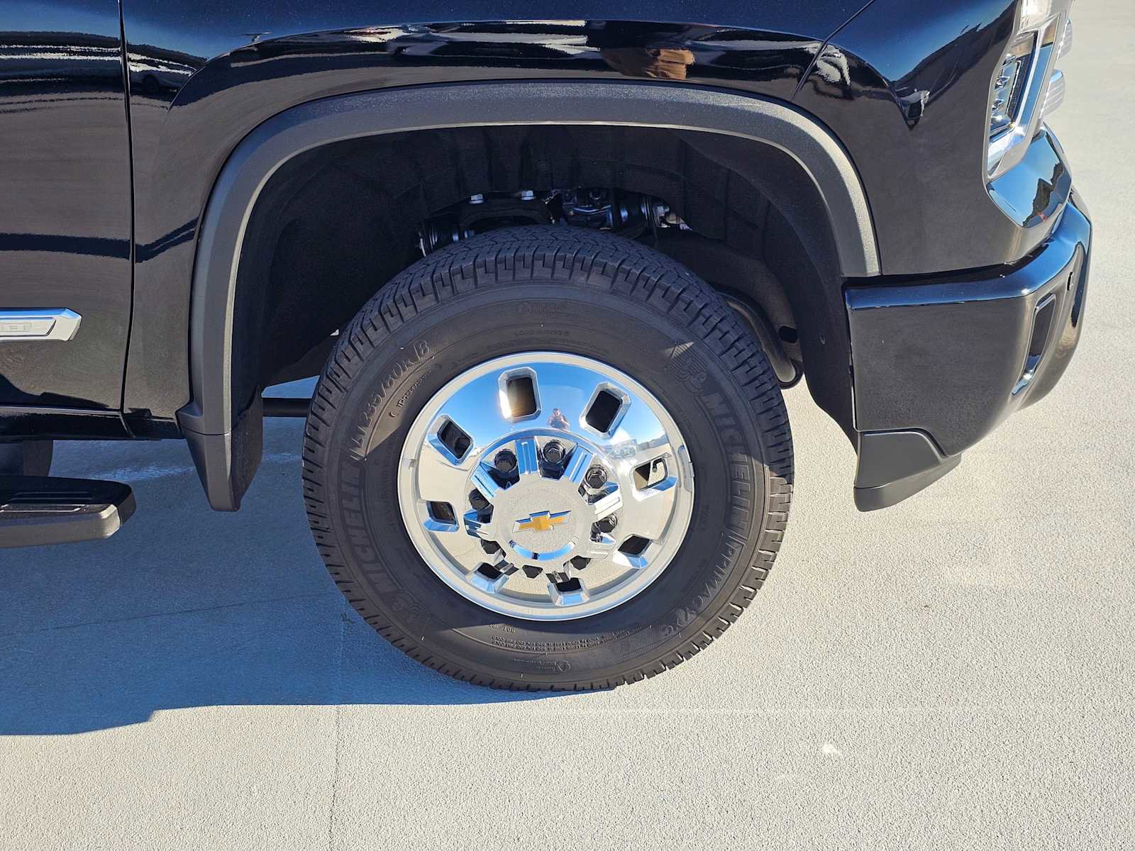 Used 2025 Chevrolet Silverado 3500 High Country w/ Technology Package image 9