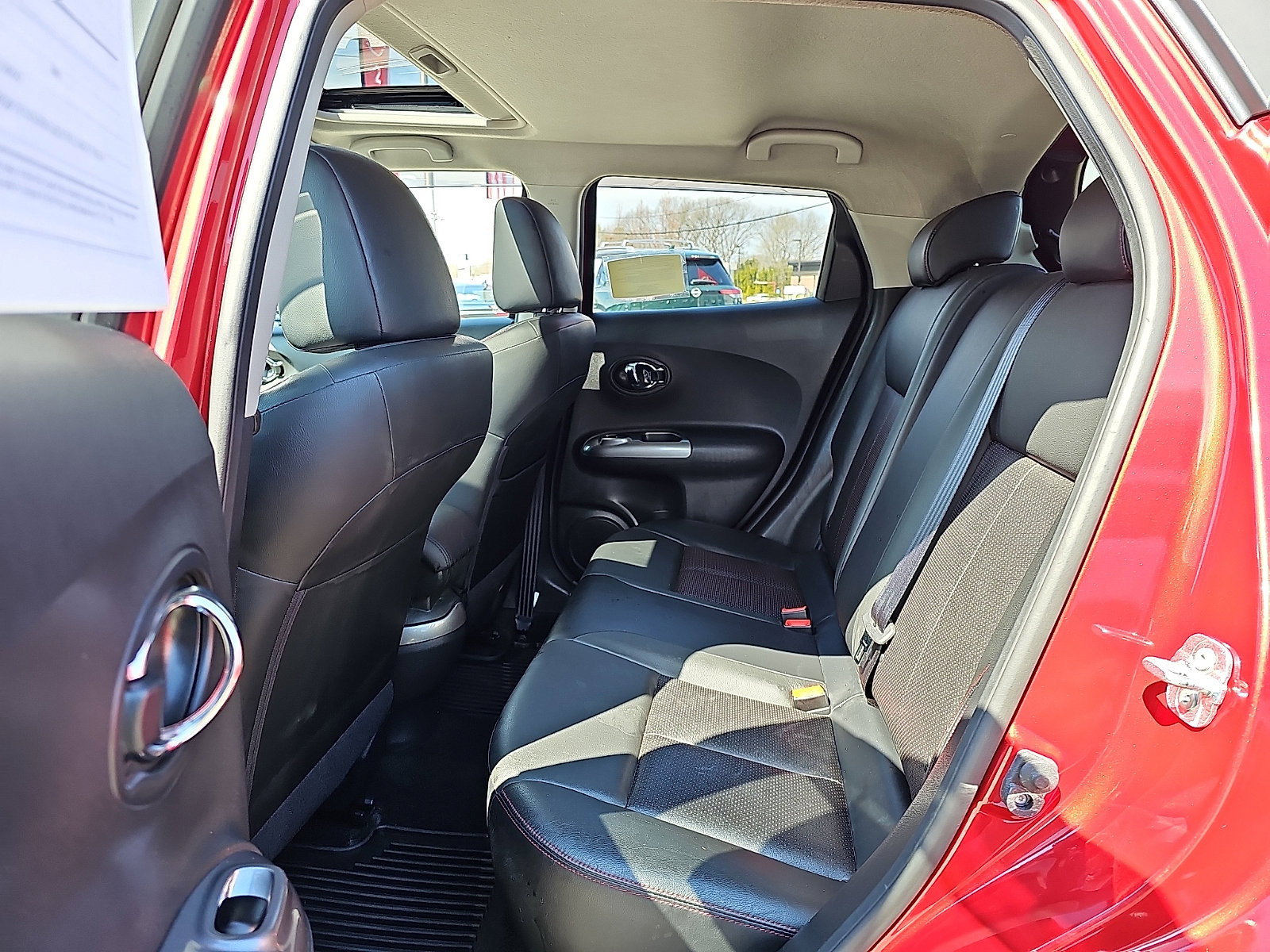 Used 2015 Nissan Juke SL image 10