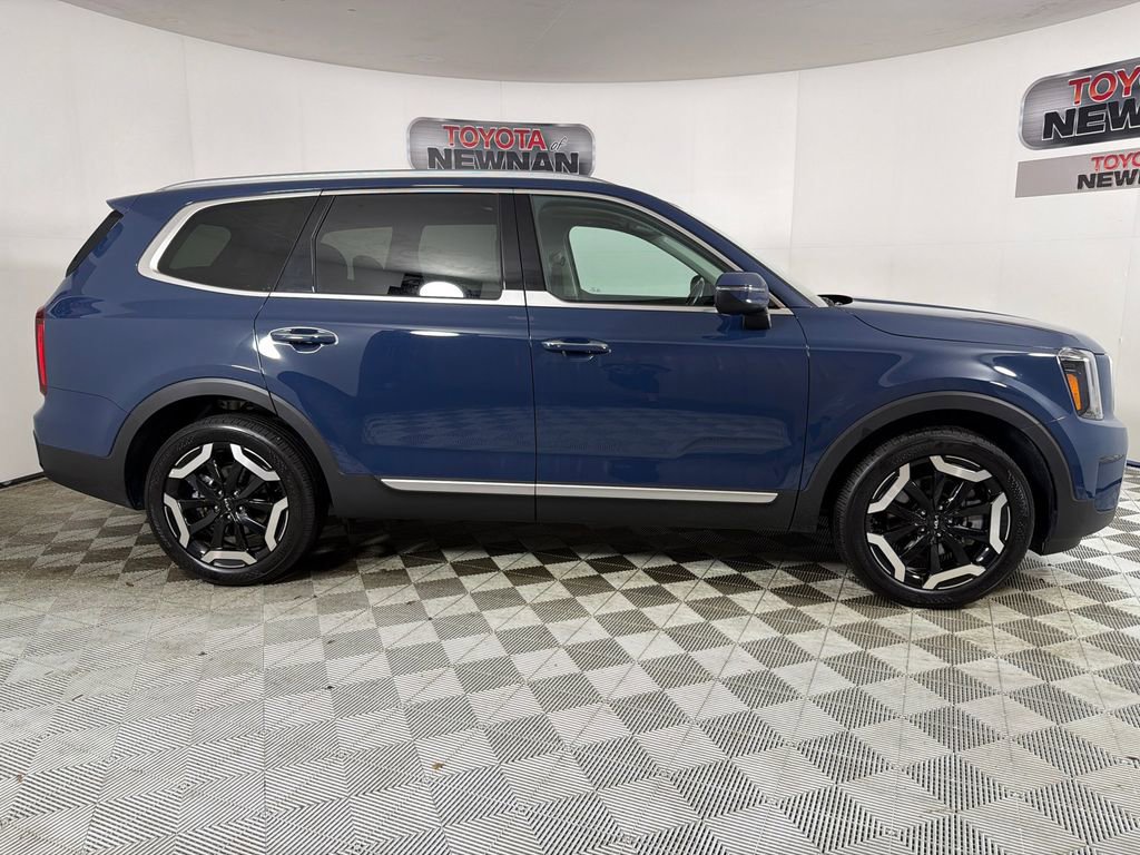 Used 2025 Kia Telluride S image 4