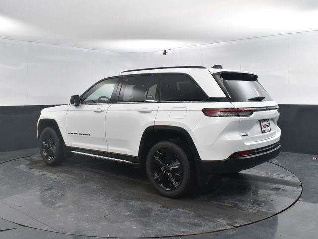 New 2025 Jeep Grand Cherokee Altitude w/ Trailer Tow Package AWD/4WD image 7