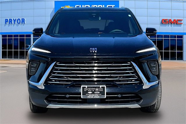 Used 2025 Buick Enclave Preferred image 2