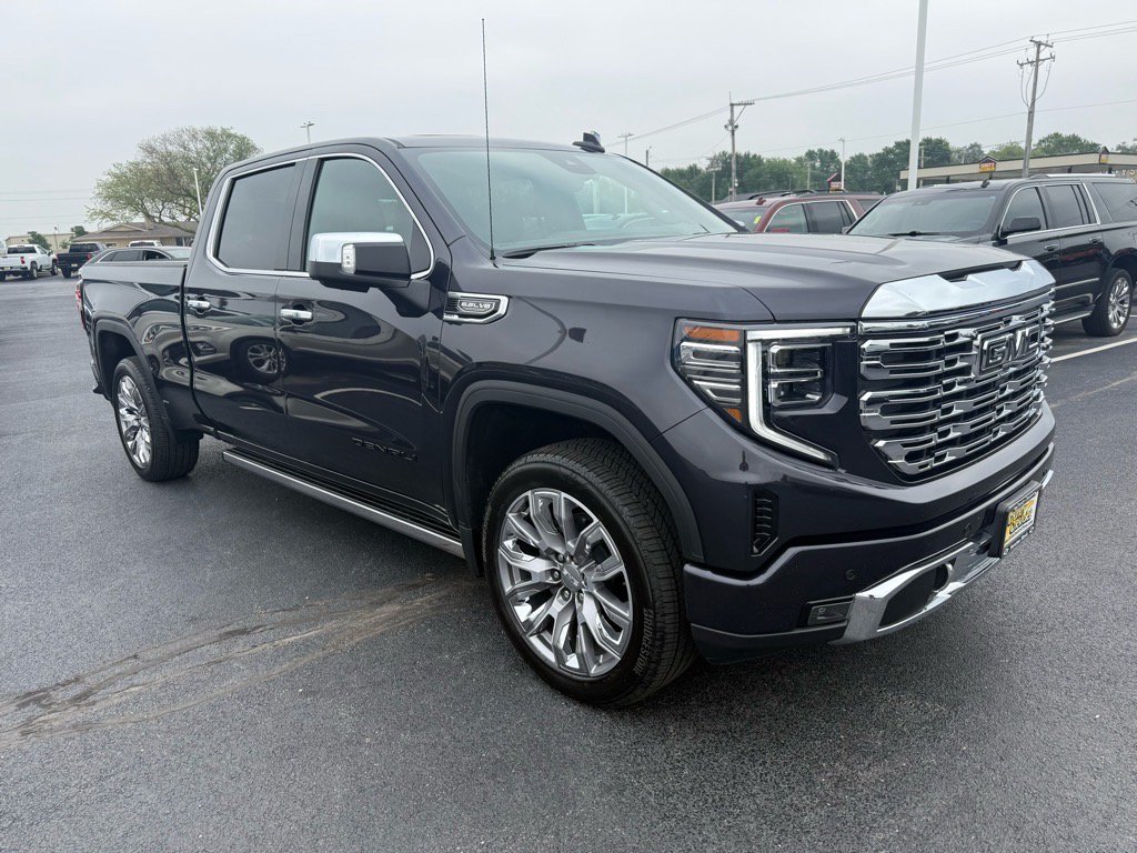 Used 2025 GMC Sierra 1500 Denali w/ Denali Reserve Package AWD/4WD image 7