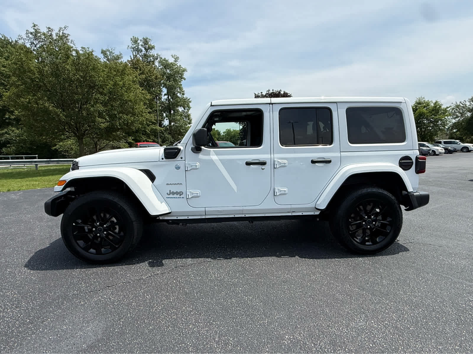 Used 2024 Jeep Wrangler Unlimited Sahara AWD/4WD image 4
