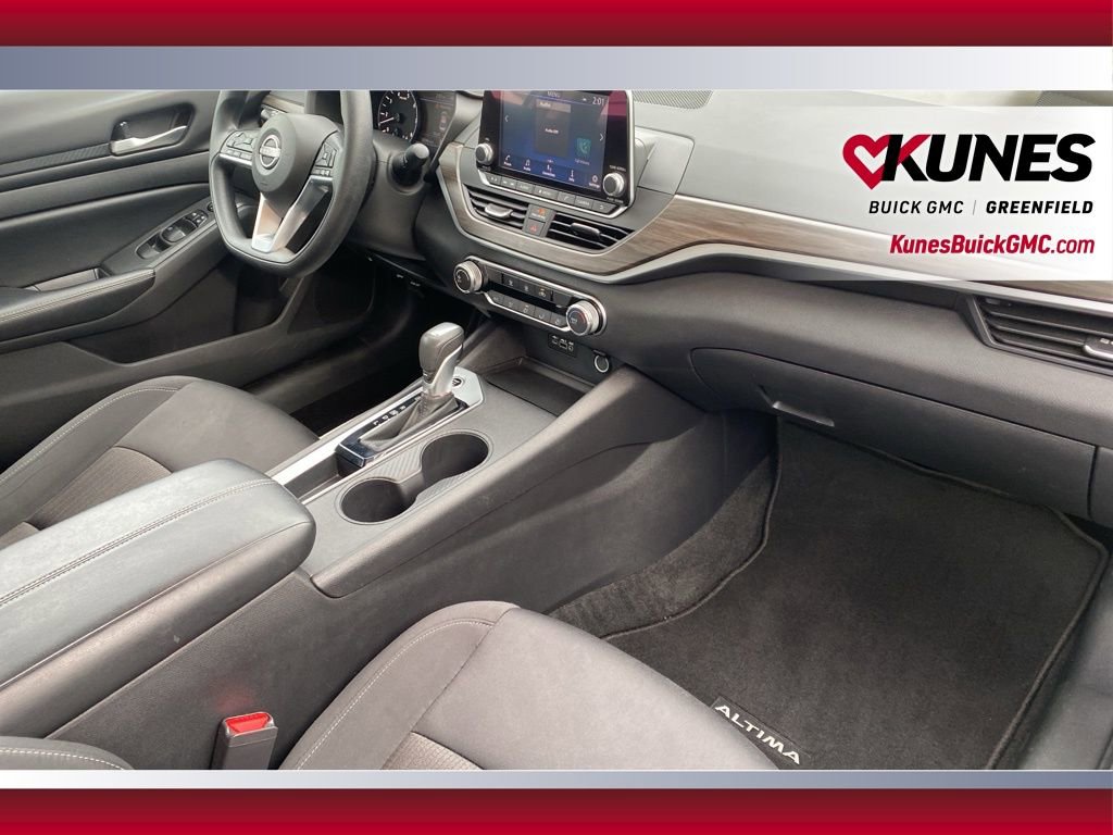 Used 2025 Nissan Altima 2.5 SV image 37