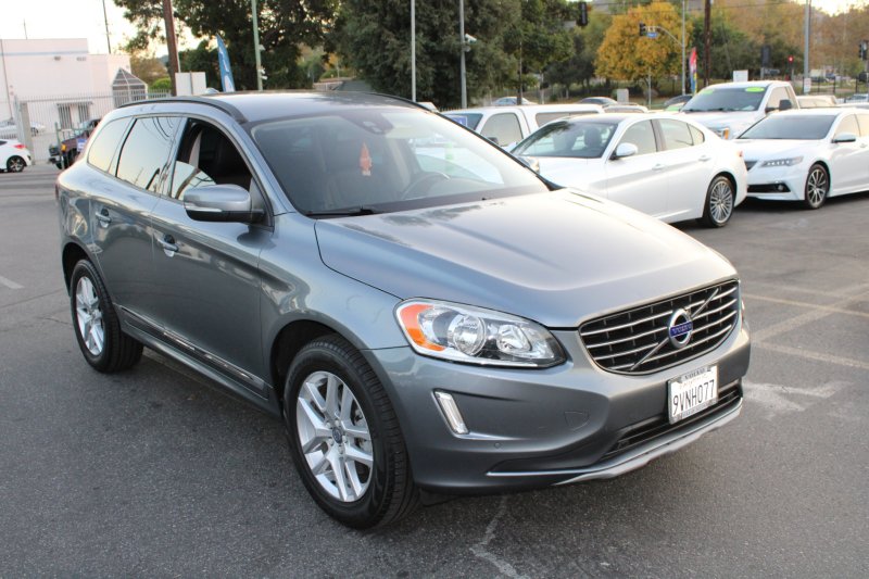 Used 2017 Volvo XC60 T5 w/ Tailgate Package