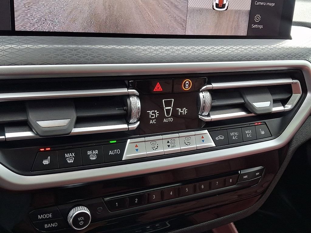 Certified 2024 BMW X4 xDrive30i w/ Premium Package image 17