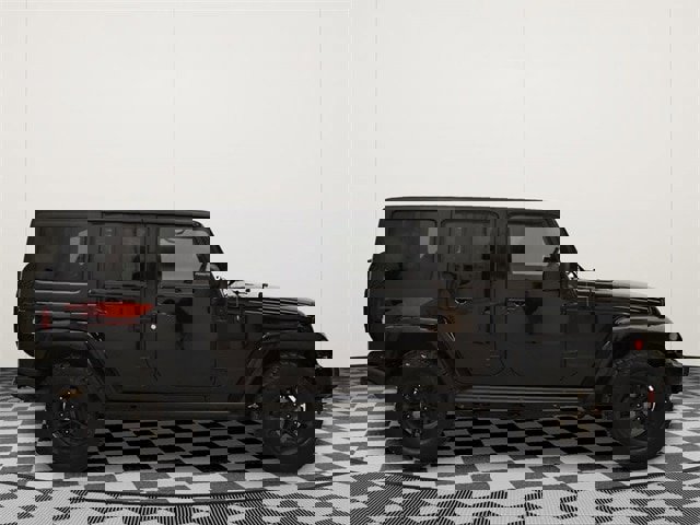 Used 2017 Jeep Wrangler Unlimited Sahara image 2