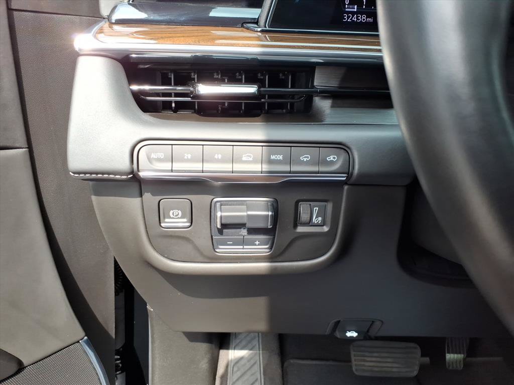 Used 2023 Cadillac Escalade Sport Platinum w/ LPO, ONYX Package AWD/4WD image 16