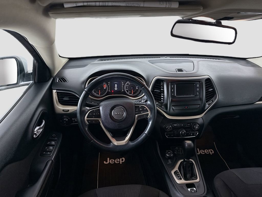 Used 2016 Jeep Cherokee Latitude AWD/4WD image 15