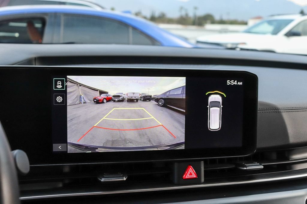Used 2025 Kia Carnival FWD image 27