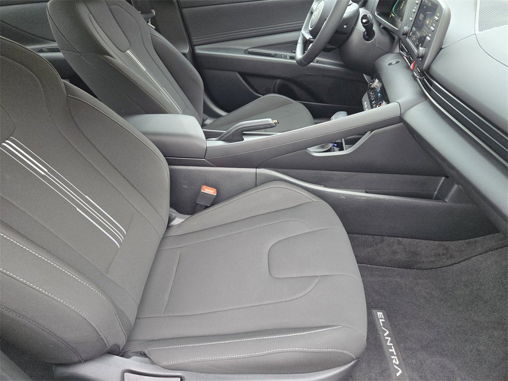 Used 2025 Hyundai Elantra Sport image 10
