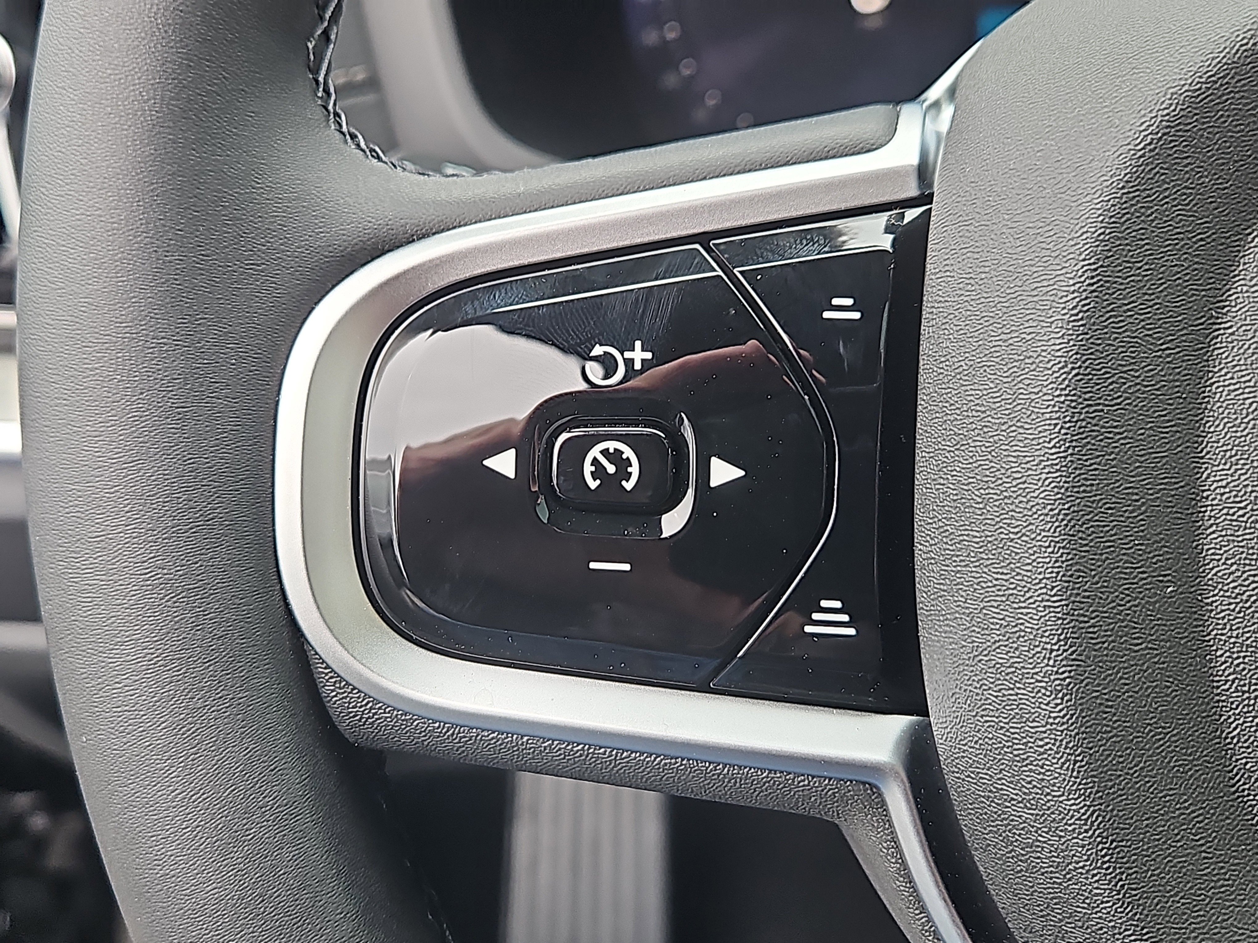 New 2026 Volvo V60 B5 Cross Country Ultra w/ Protection Package Premier image 16