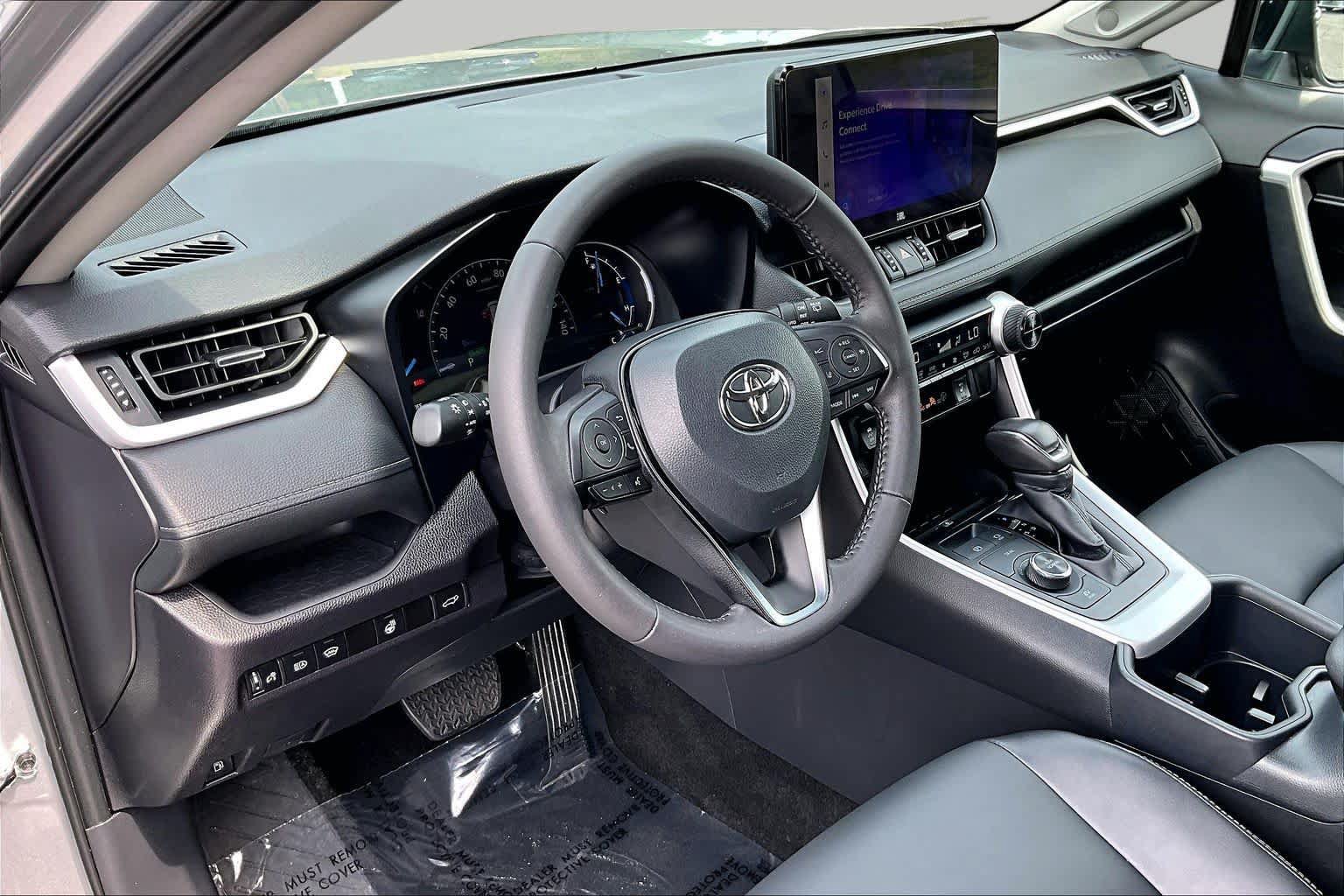 Used 2025 Toyota RAV4 XLE Premium w/ Weather Package AWD/4WD image 18