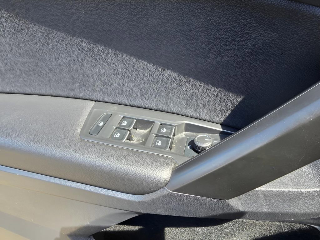 Used 2021 Volkswagen Tiguan SE w/ Panoramic Sunroof Package image 14