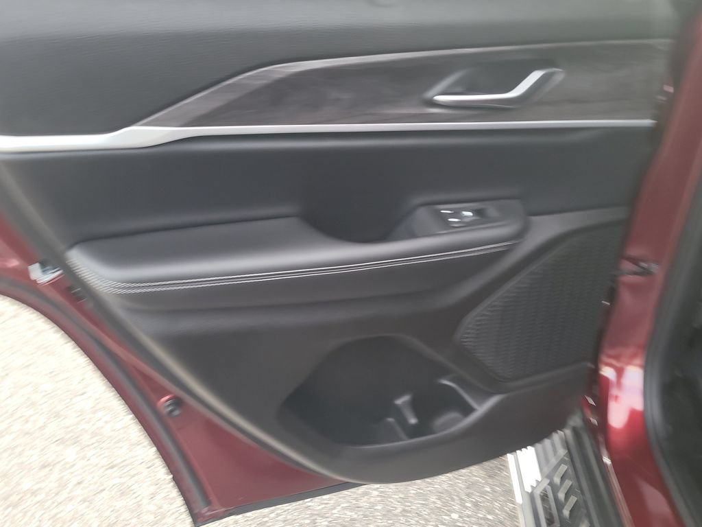 Certified 2025 Jeep Grand Cherokee Limited w/ Luxury Tech Group II RWD image 11