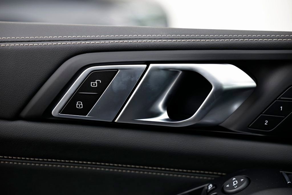 New 2026 BMW X5 xDrive40i w/ M Sport Package image 16