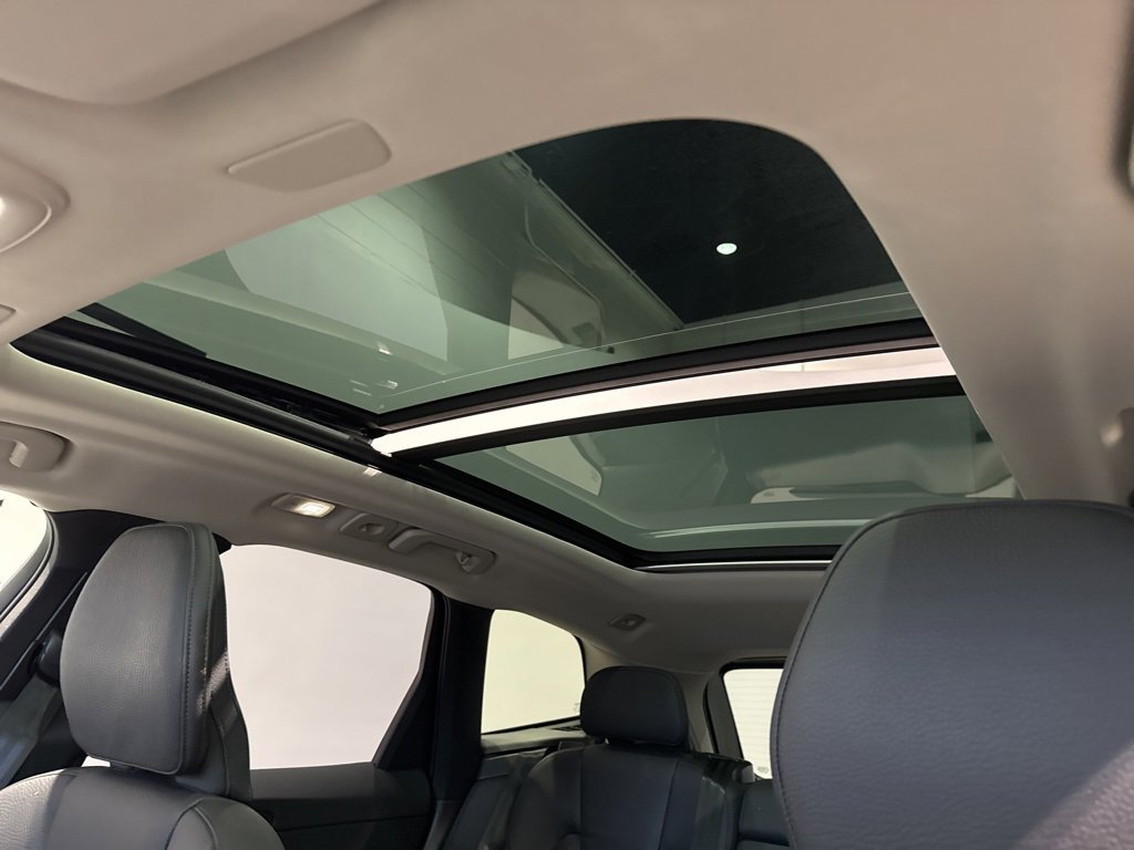 Used 2025 Volvo XC60 B5 Plus image 17