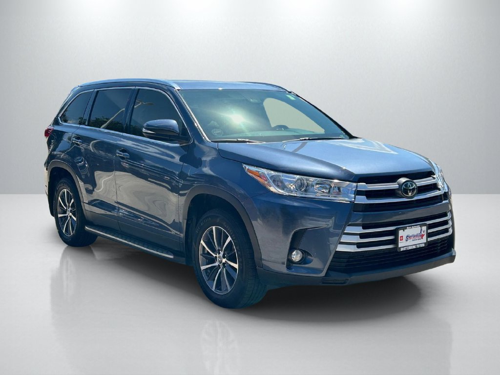 Used 2019 Toyota Highlander XLE FWD image 3