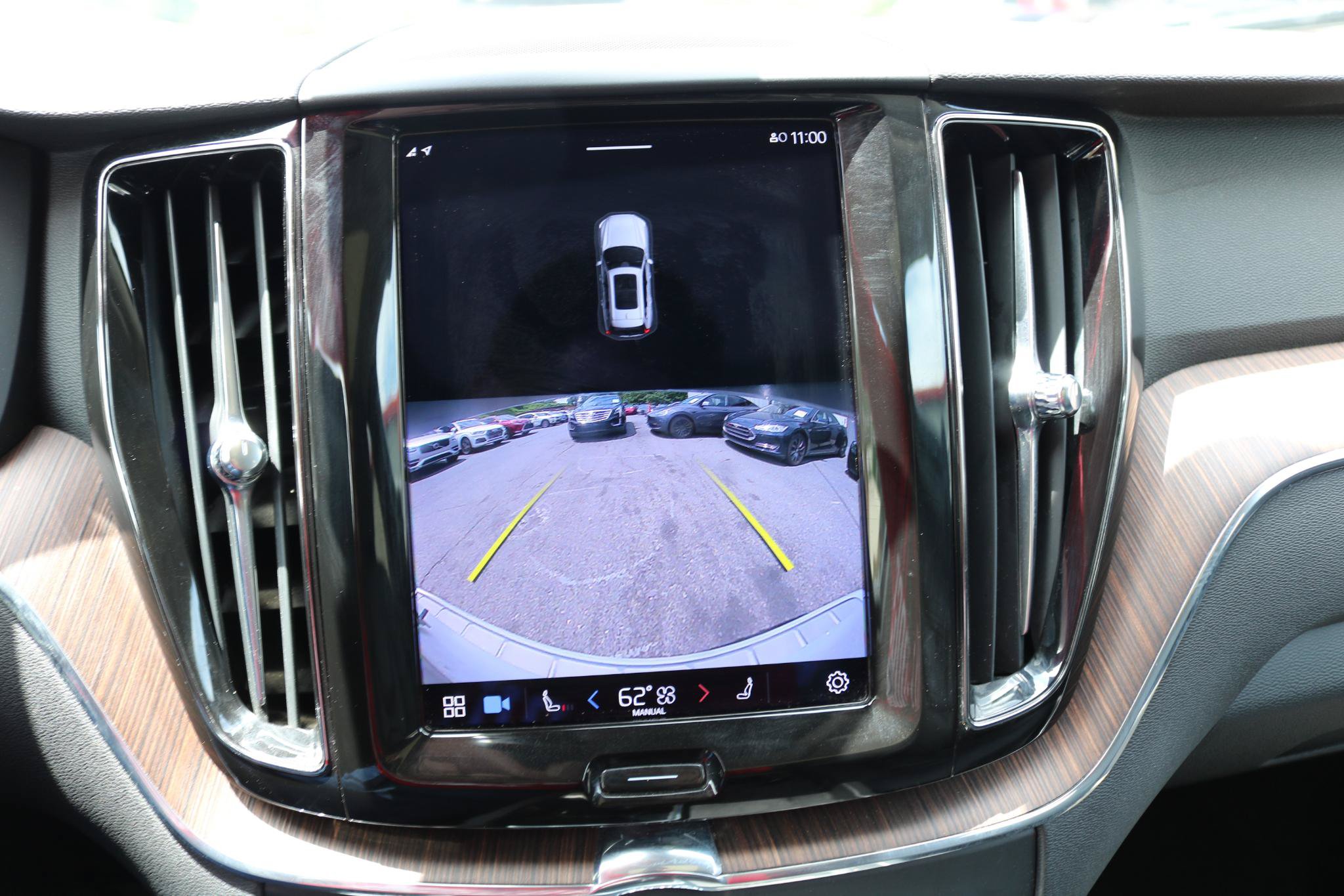 Used 2022 Volvo XC60 B5 Momentum AWD/4WD image 36