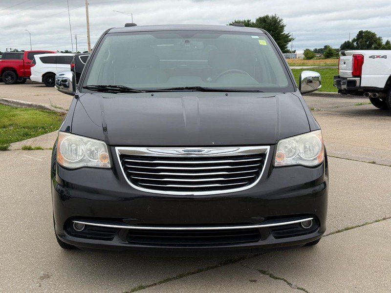 Used 2014 Chrysler Town & Country Touring-L w/ Driver Convenience Group FWD image 9