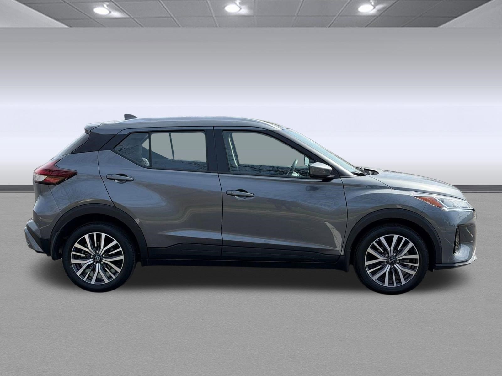 Used 2022 Nissan Kicks SV image 7