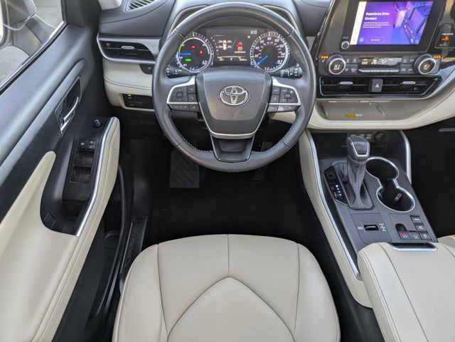 Used 2023 Toyota Highlander XLE image 12