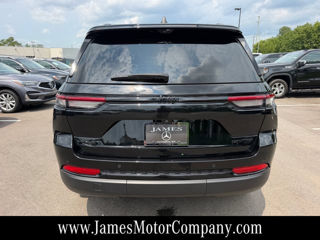 Used 2025 Jeep Grand Cherokee Limited w/ Luxury Tech Group II AWD/4WD image 9