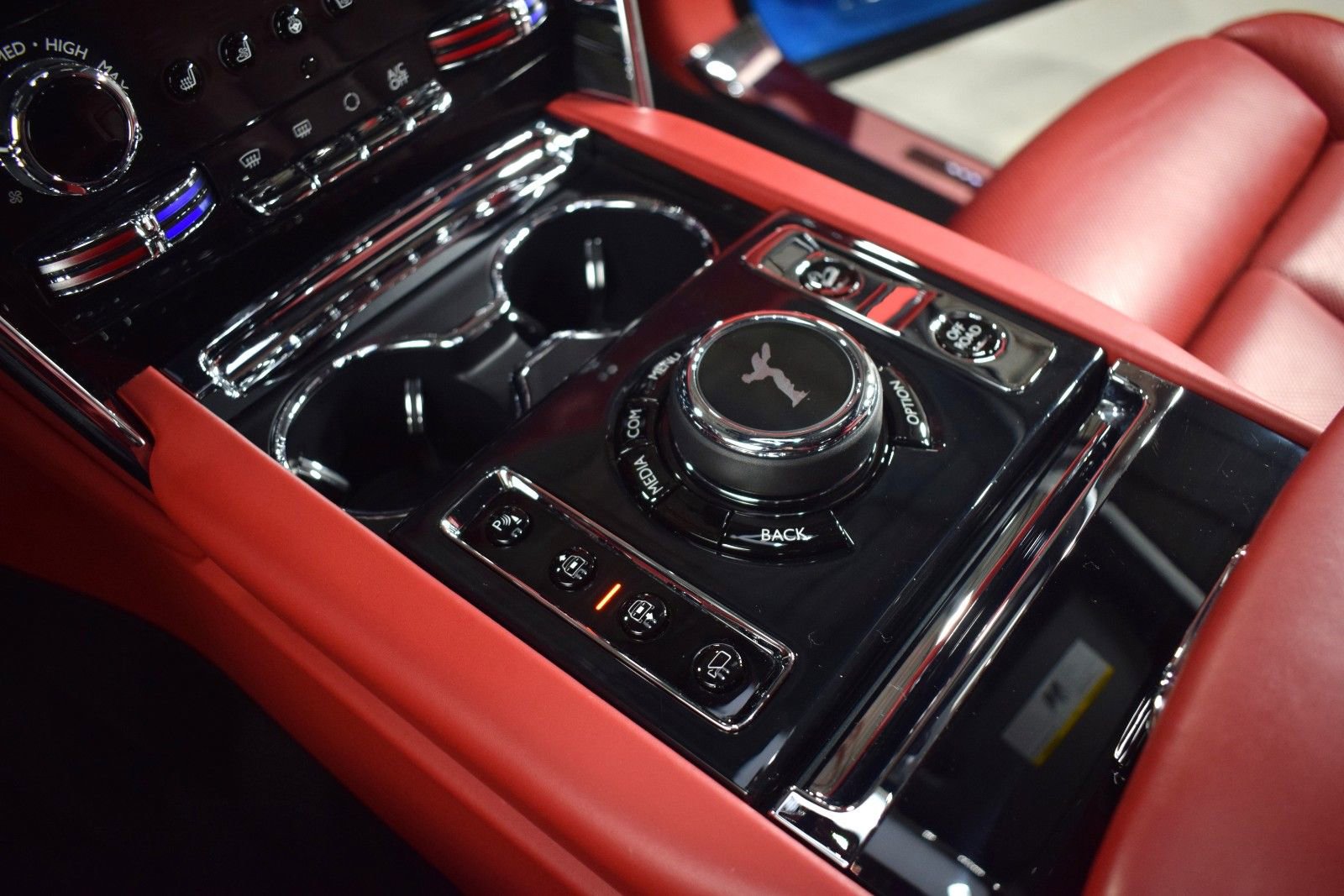 Certified 2022 Rolls-Royce Cullinan w/ Dynamic Package image 36