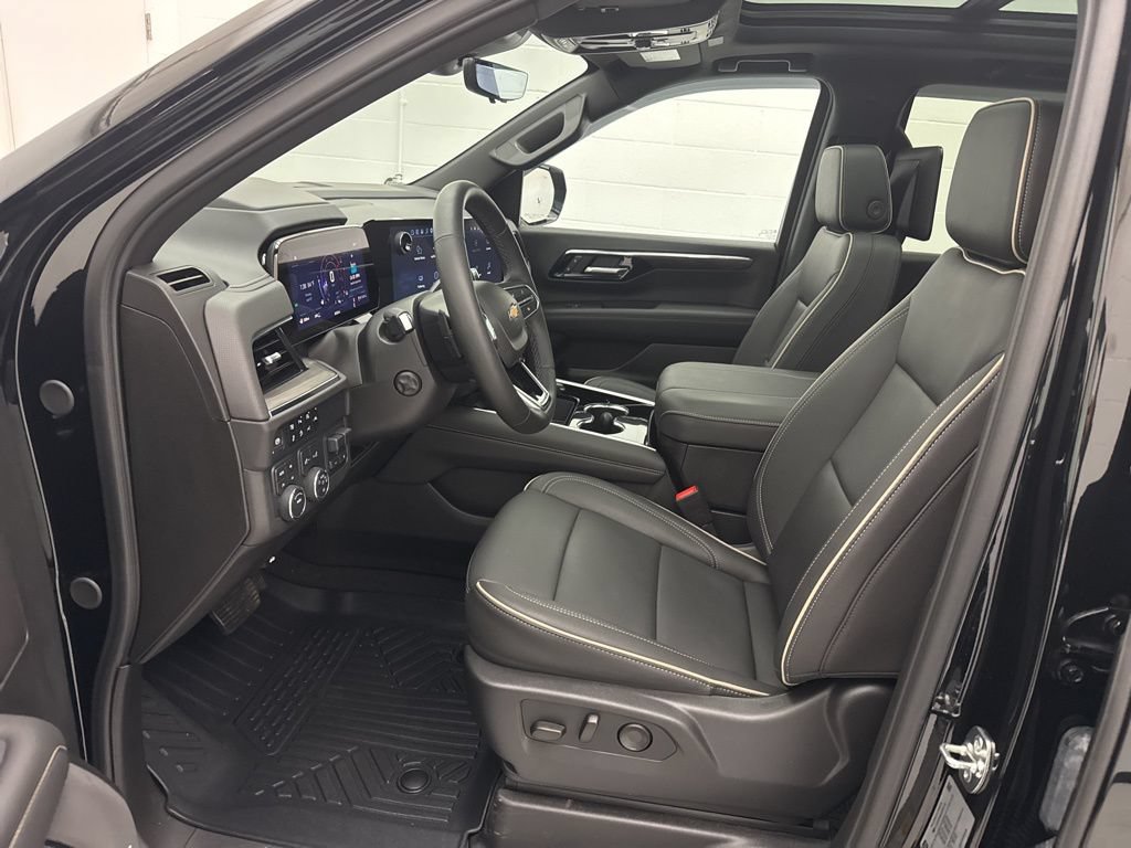 Used 2025 Chevrolet Tahoe Premier AWD/4WD image 35