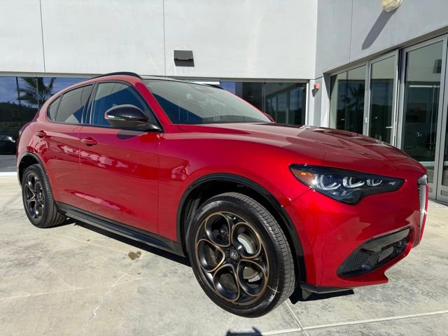 New 2025 Alfa Romeo Stelvio Sprint image 1