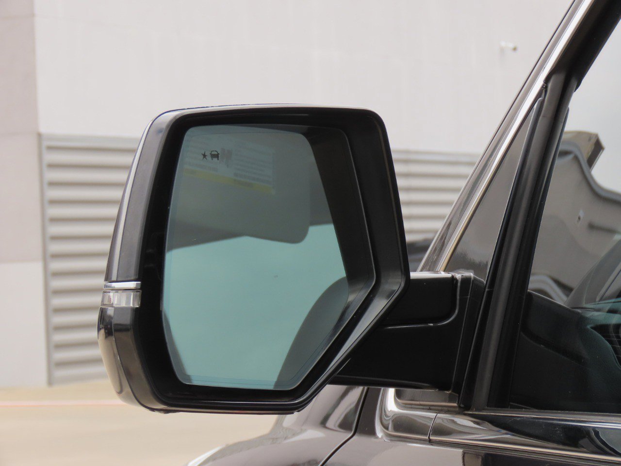 Used 2015 Cadillac Escalade Premium AWD/4WD image 18