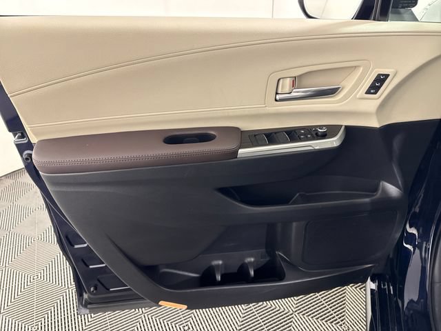 Used 2024 Toyota Sienna Platinum AWD/4WD image 33