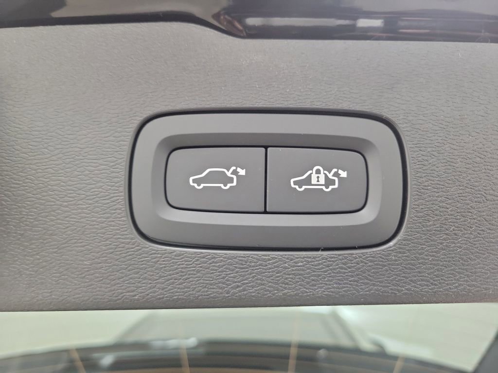 New 2026 Volvo V60 B5 Cross Country Plus w/ Protection Package Premier image 11