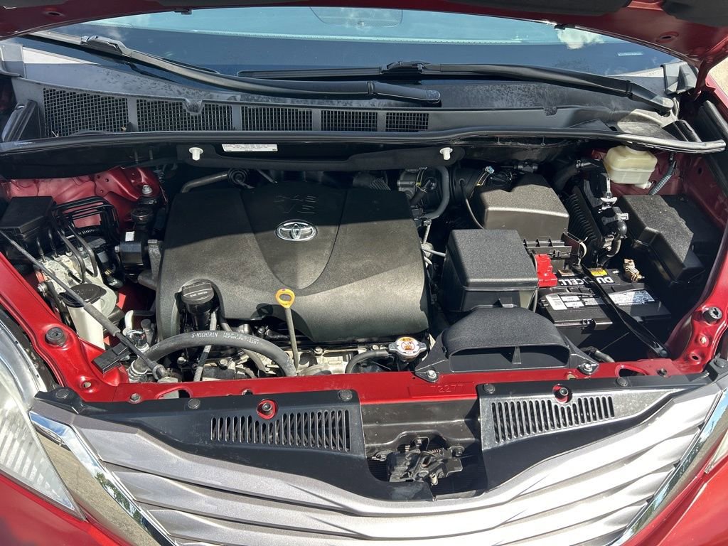 Used 2017 Toyota Sienna XLE w/ XLE Navigation Package image 18