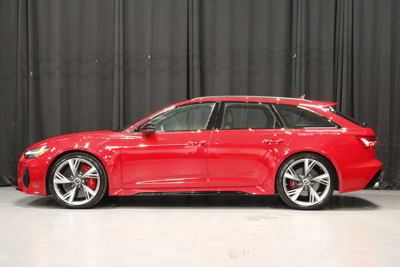 Used 2021 Audi RS 6 AWD/4WD image 2