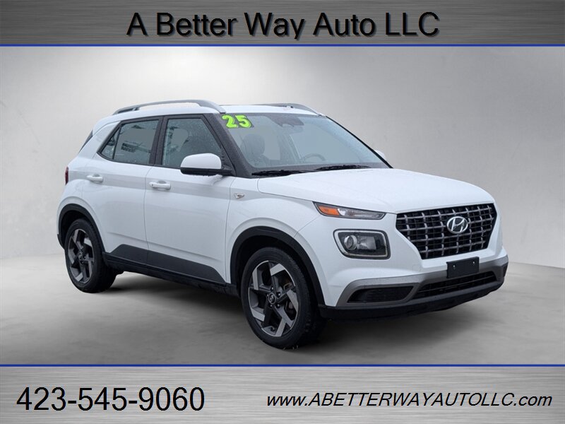 Used 2025 Hyundai Venue Limited FWD image 4