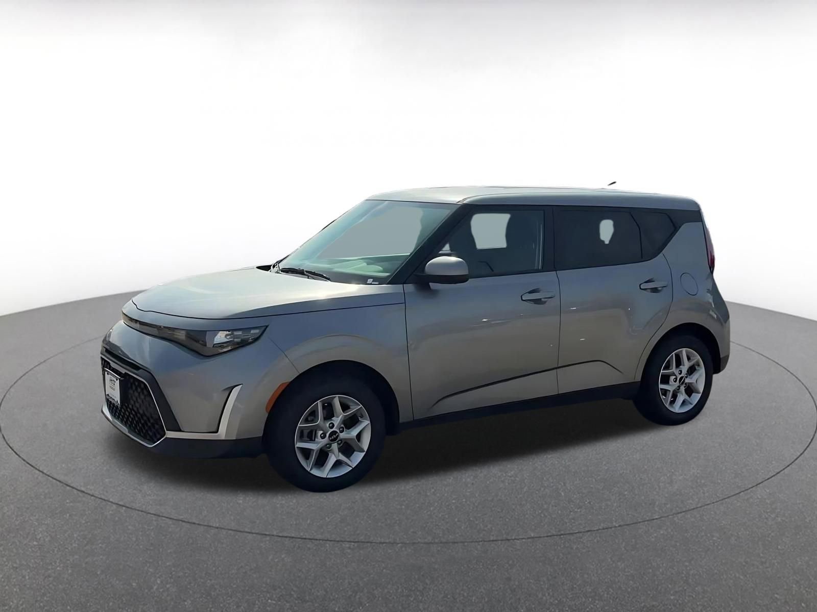 Used 2025 Kia Soul LX w/ LX Technology Package FWD image 8