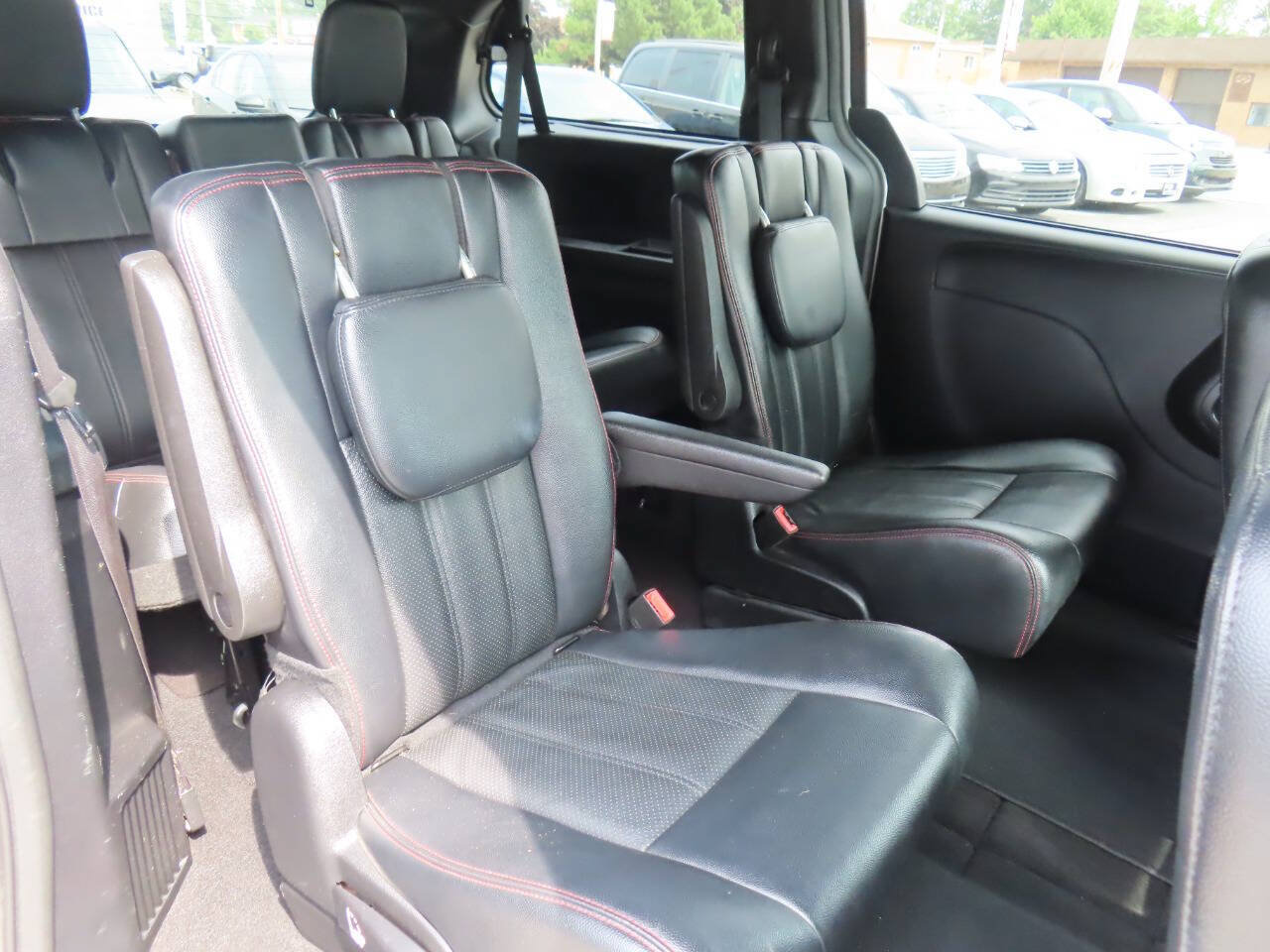 Used 2016 Dodge Grand Caravan R/T FWD image 36