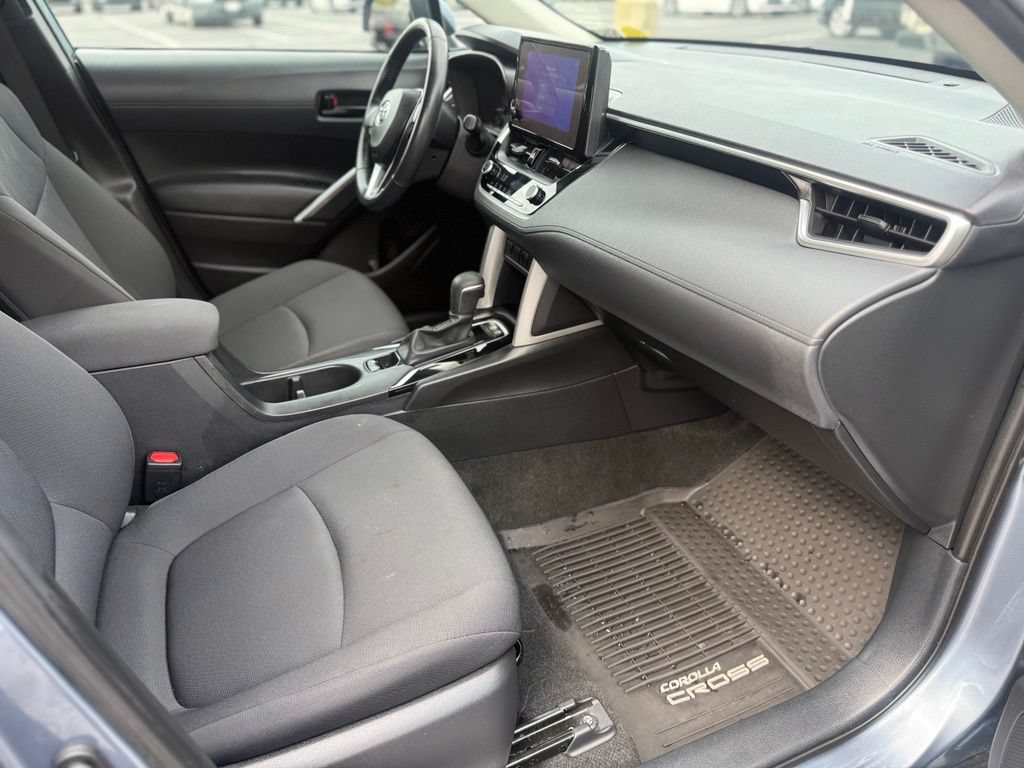 Used 2023 Toyota Corolla Cross LE AWD/4WD image 24