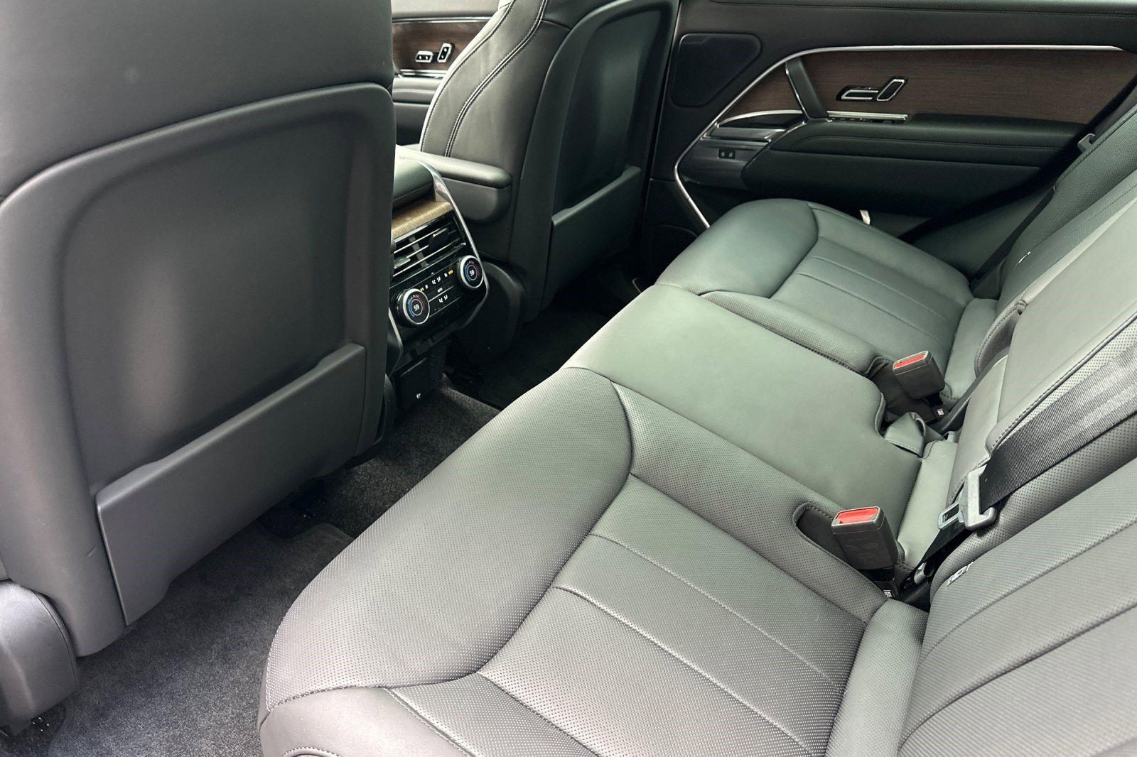 Used 2024 Land Rover Range Rover SE image 26