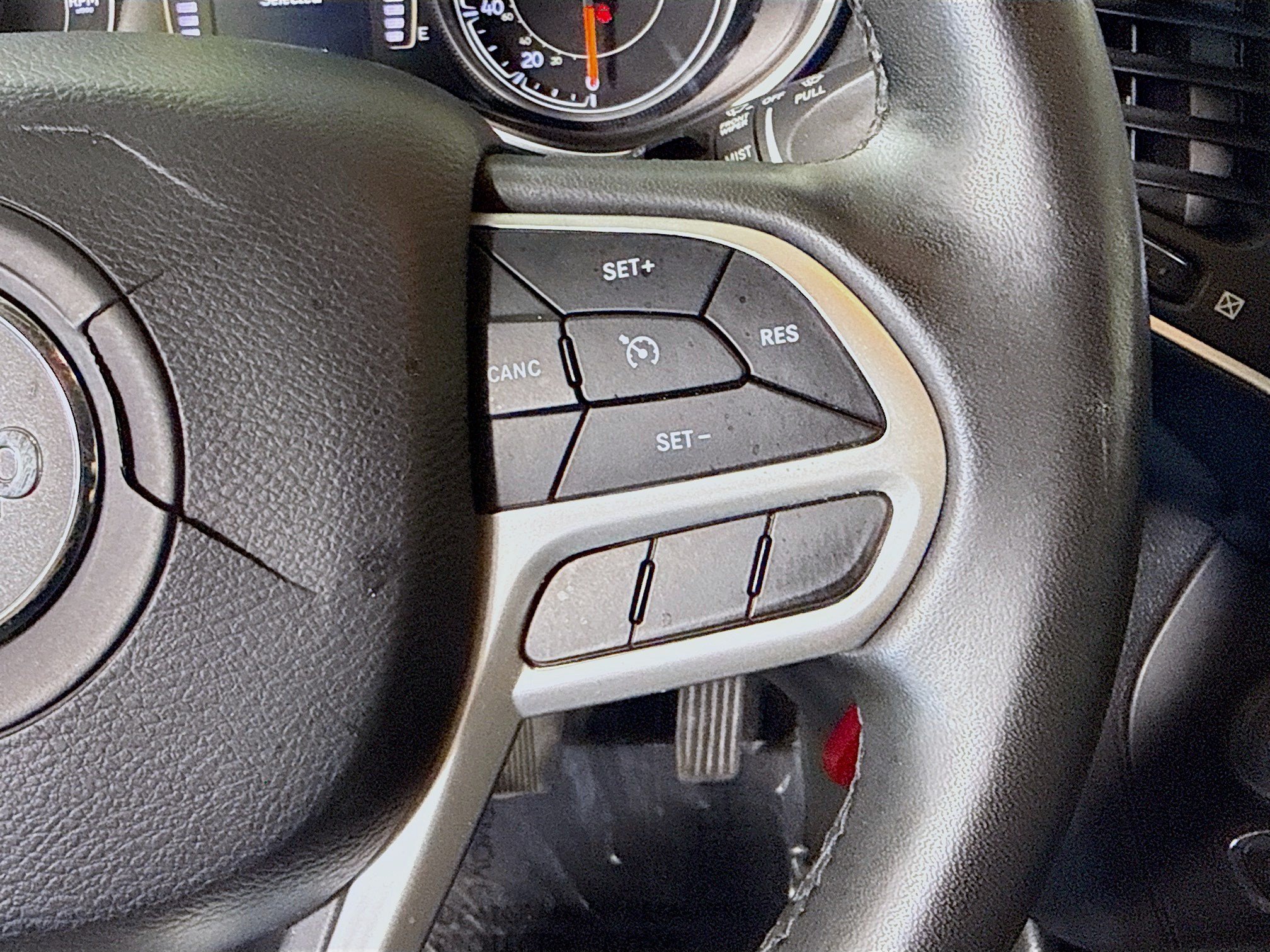 Used 2022 Jeep Cherokee Latitude AWD/4WD image 15
