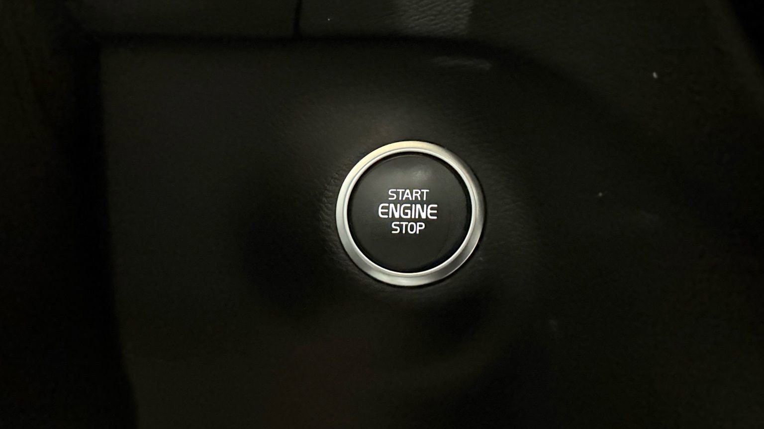 Used 2020 Volvo XC40 T5 Momentum image 57