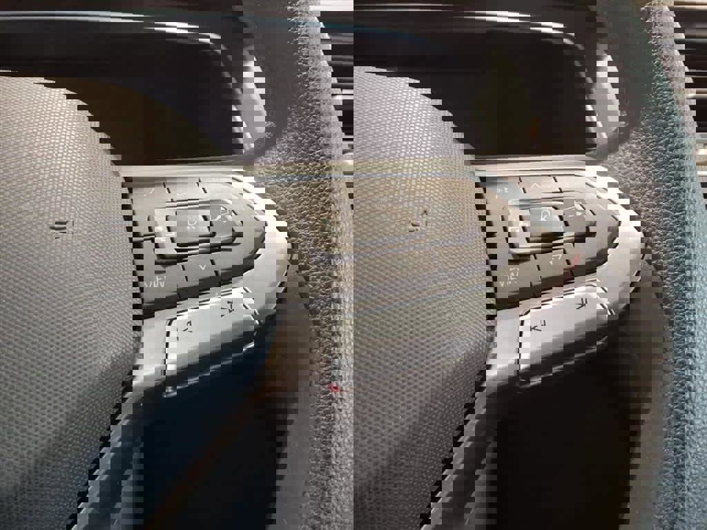 Certified 2022 Volkswagen Tiguan S image 15