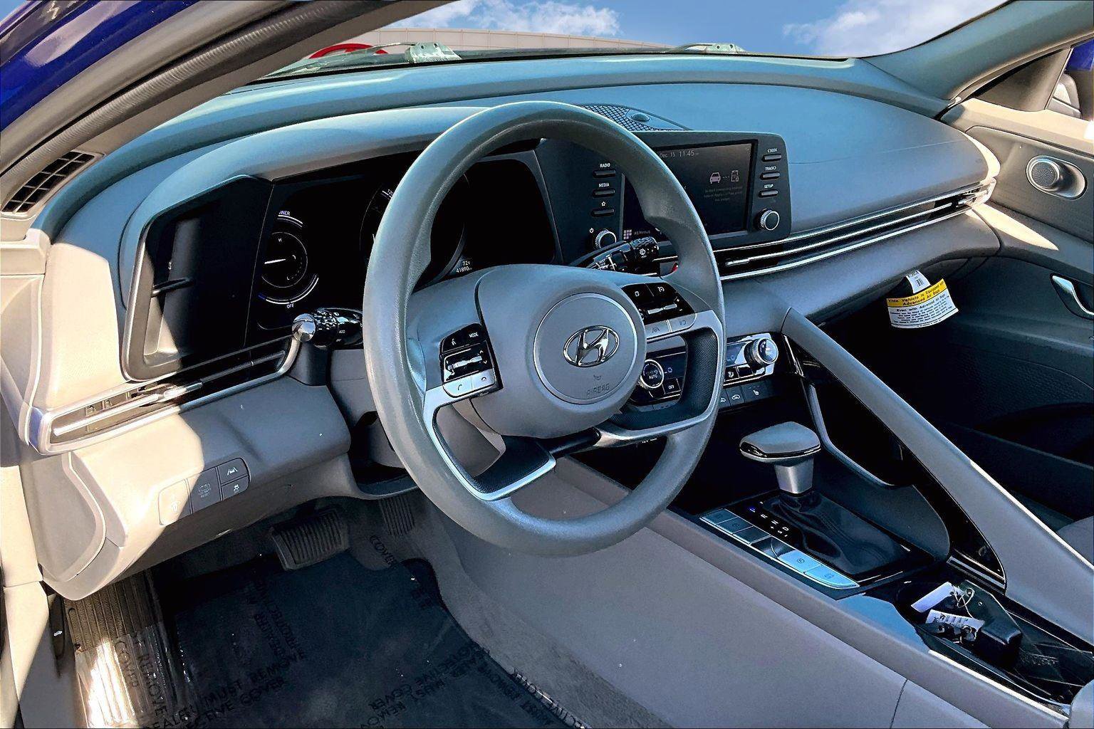 Used 2023 Hyundai Elantra Blue image 13