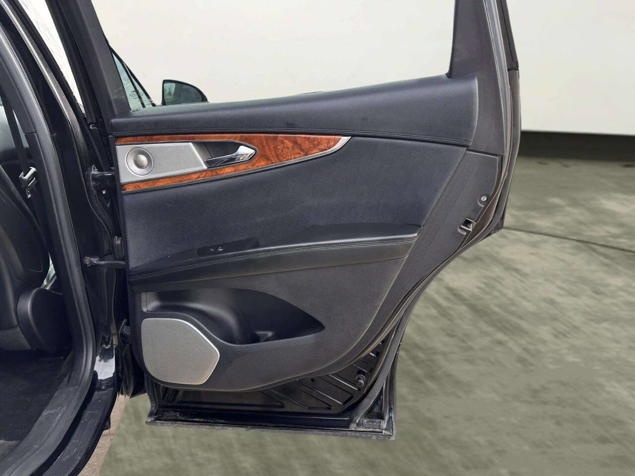 Used 2016 Lincoln MKX Reserve w/ Luxury Package image 16